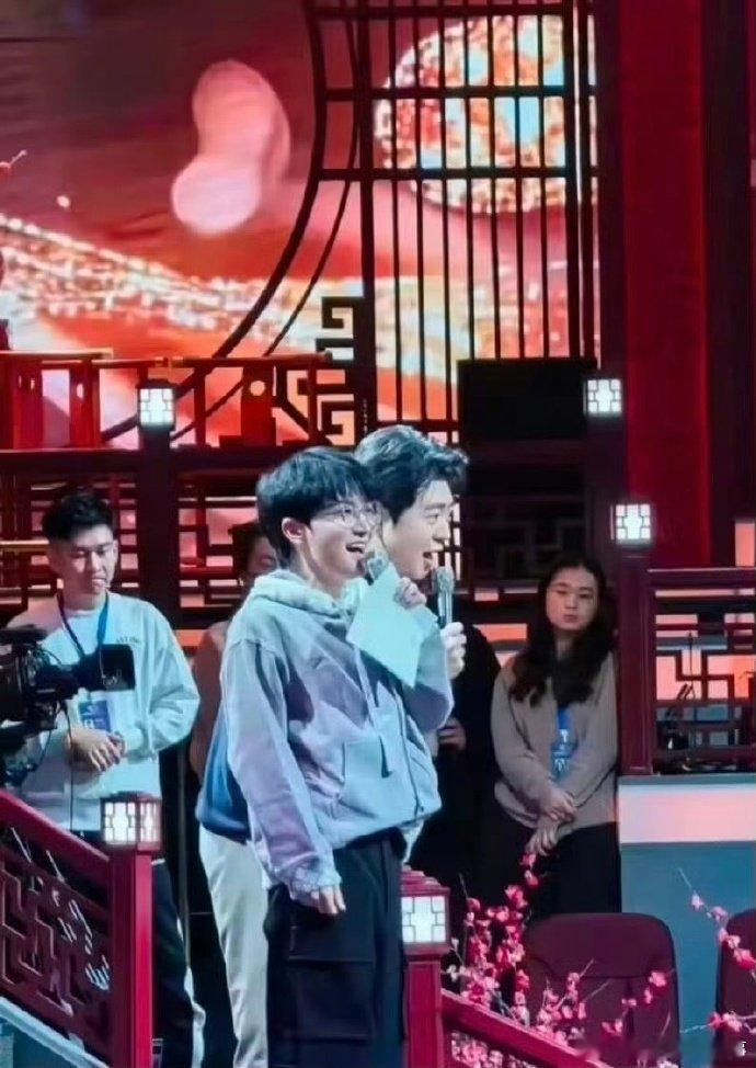 郎朗带着冬奥的雪来辽宁春晚啦 从米兰冬奥开幕式到辽宁沈阳春晚舞台，郎朗的琴声跨越