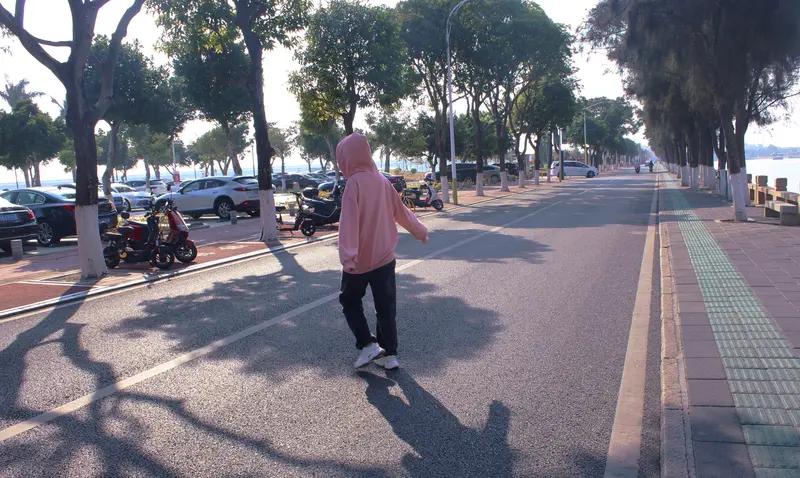 “人善被人欺，马善被人骑”这话确实在现实里挺常见。生活中，善良的人有时会被当成软