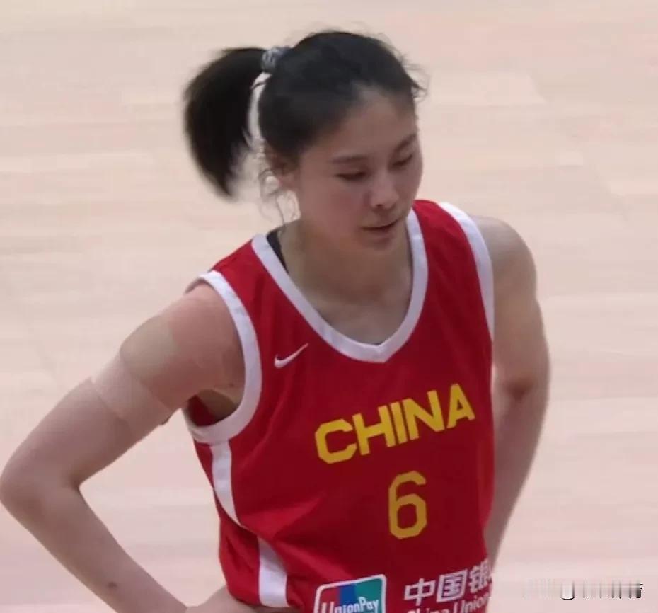 中国女篮热身赛，中国队再负日本。缺少韩旭、李月汝、黄思静、李梦、杨力维等大将的中