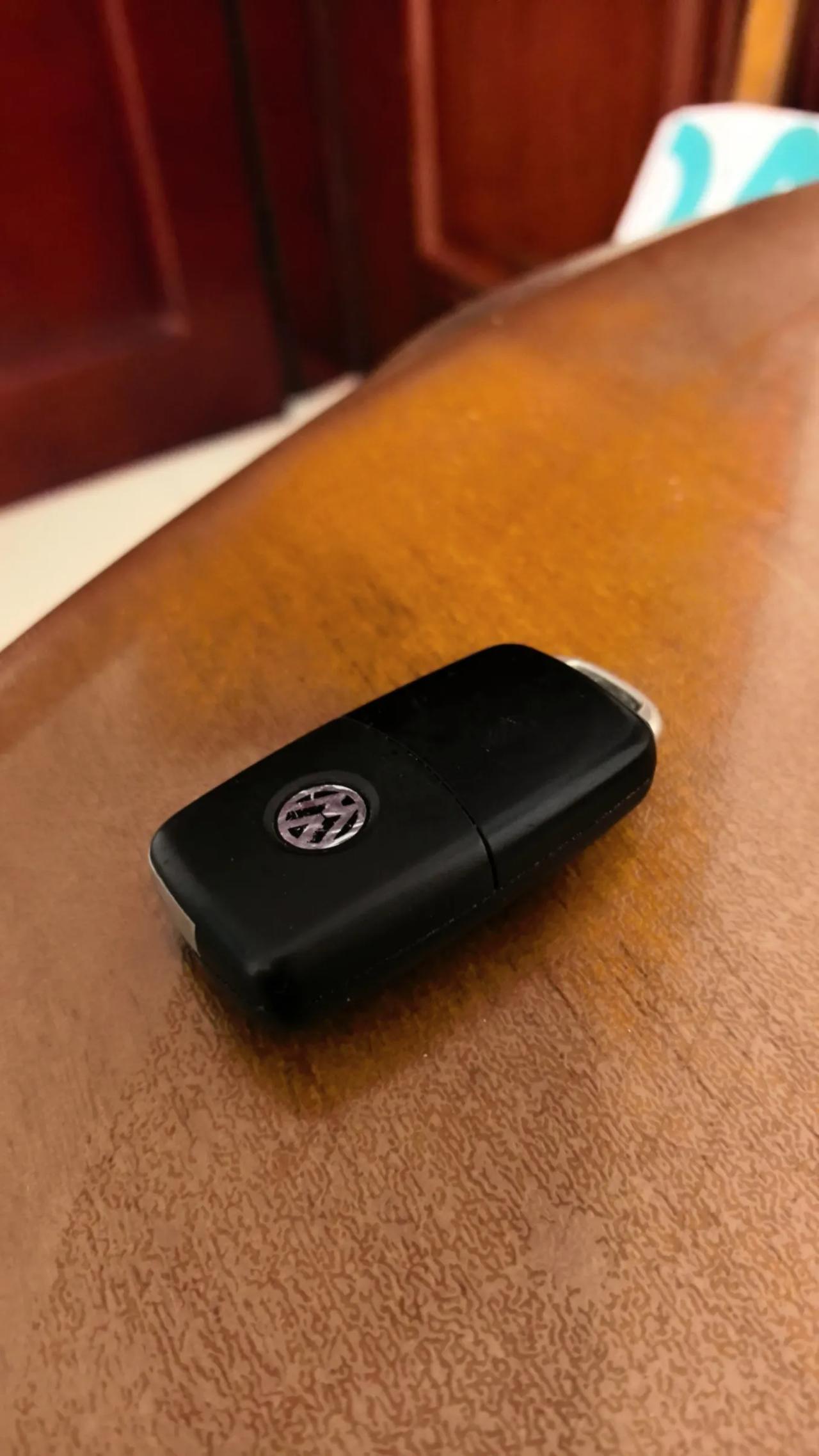 今天早上，在呼和浩特市赛罕区的几家汽车维修点门前马路上，看到很多私家车停在汽车维