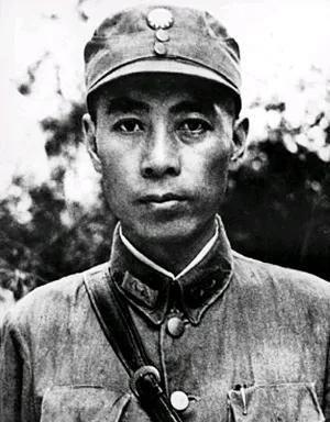 贺龙刀下所救之人，获五枚一级勋章，大授衔八位将军为其奏乐
 
贺龙刀下所救之人，