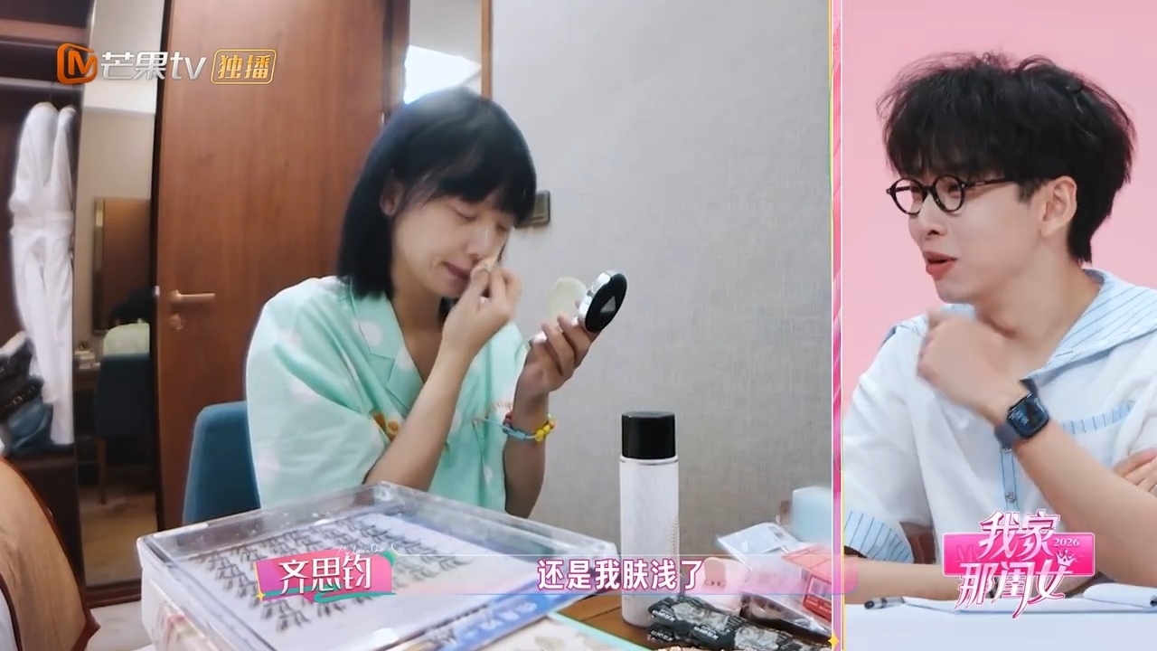 黄灿灿化妆不化额头我家那闺女 黄灿灿的化妆思路真的大开眼界！自己剪齐刘海，被盖住