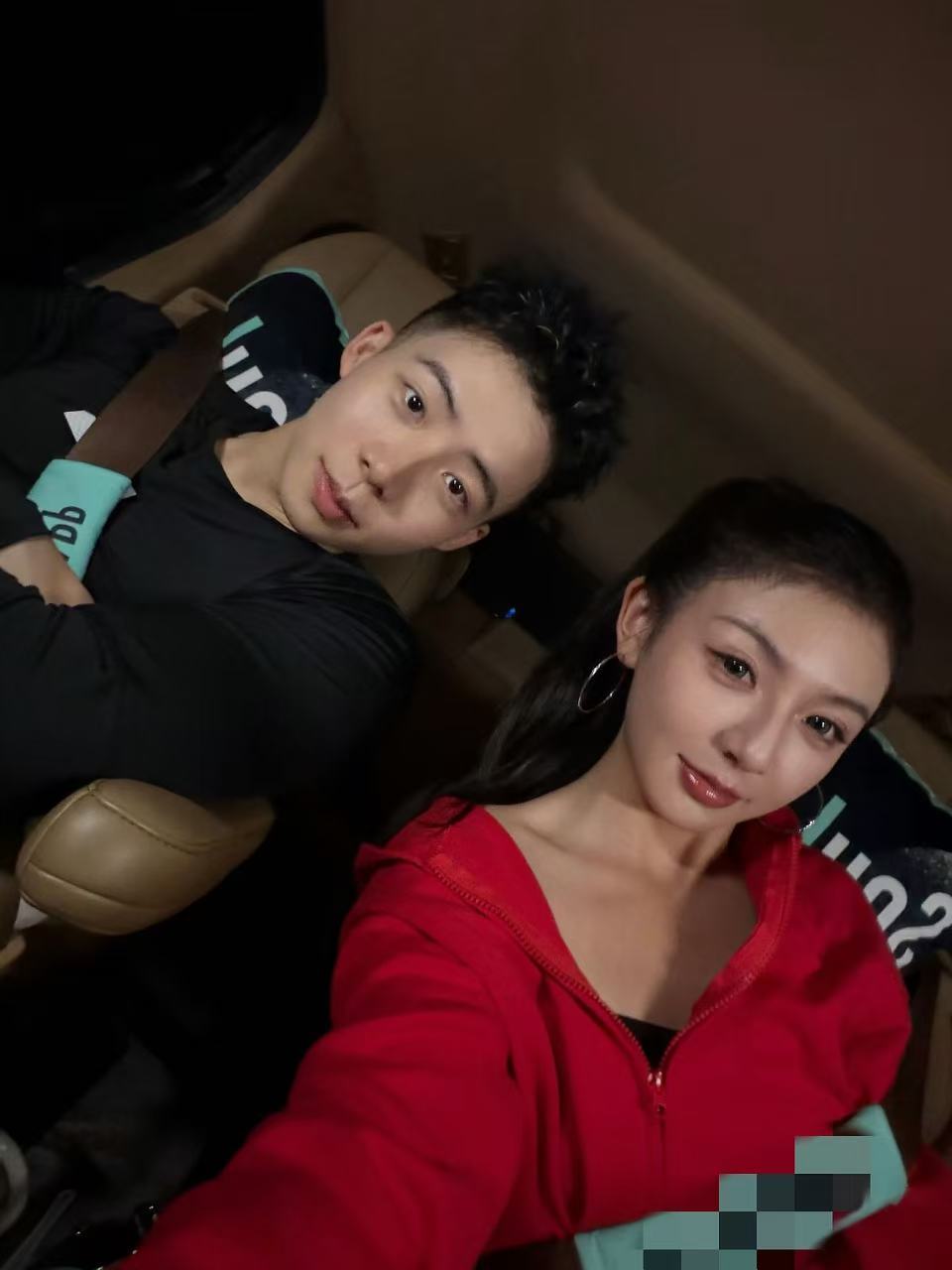 女DJ上恋综约会变battle心动双重奏 孟嘉烨连续追问理想型、感受、合格男友标
