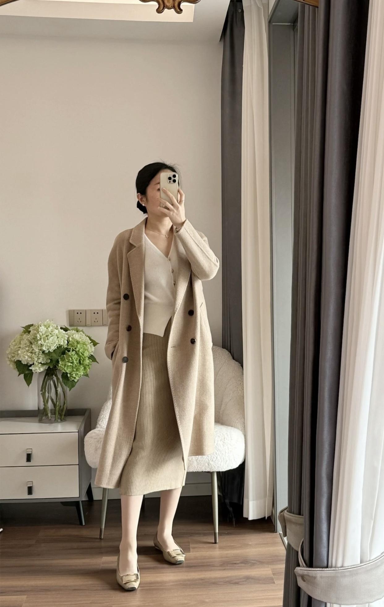 秋季怎么穿才既温暖又时尚?镜中人影映，花前自照时。