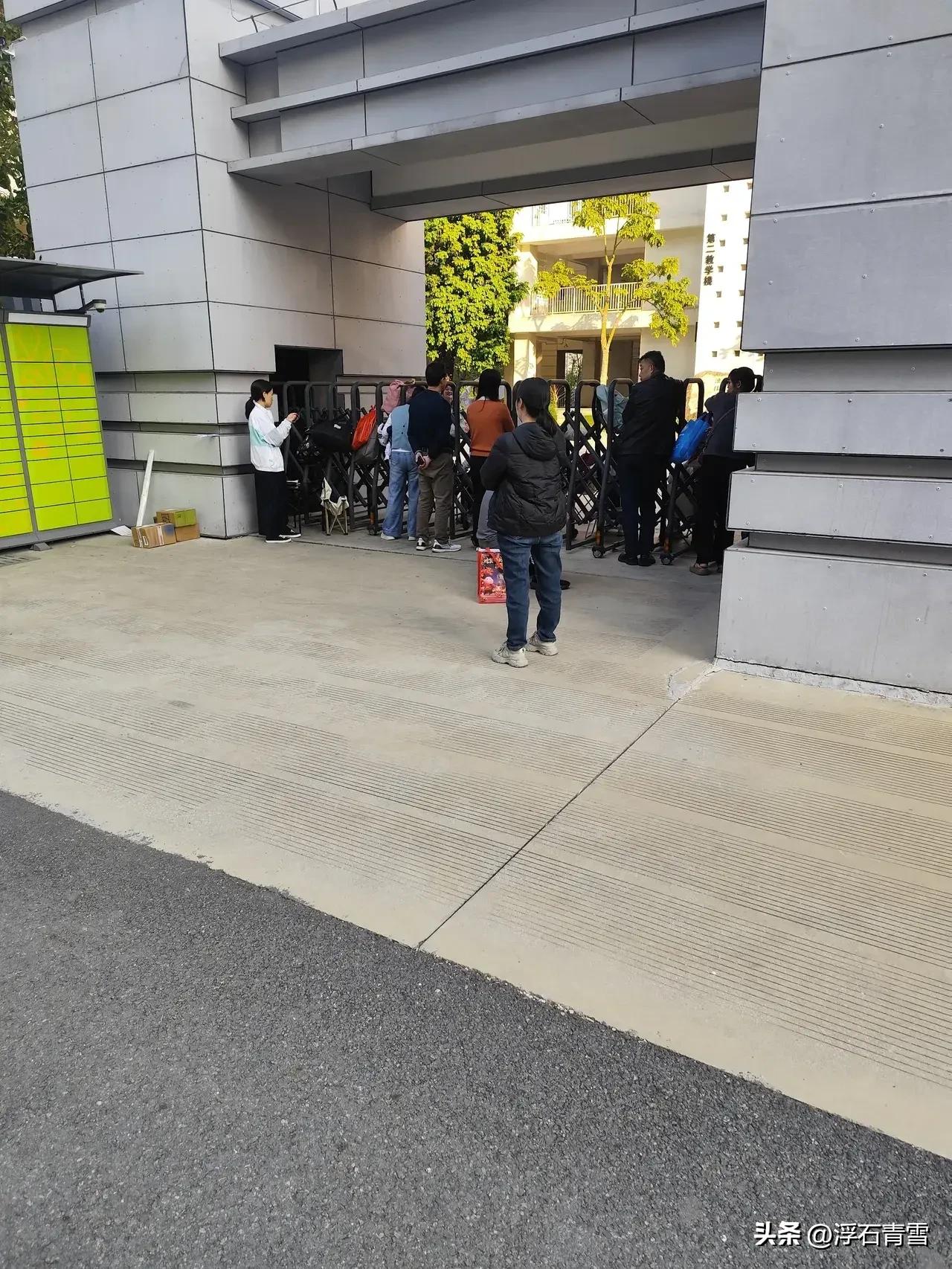 上周六，上重点中学高三女儿的班主任把我叫到学校，谈了一个多小时，核心思想就一个：