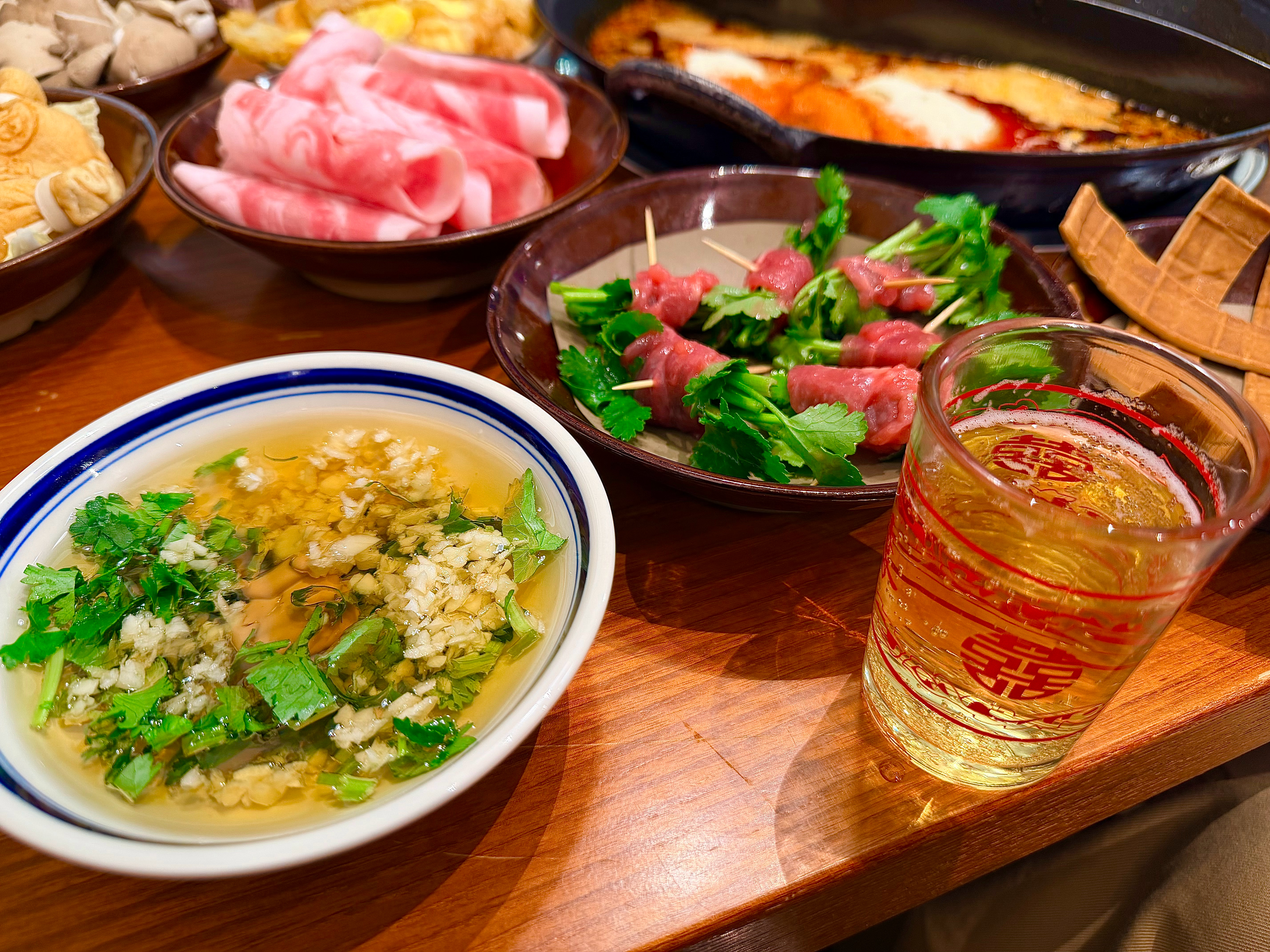 在吃火锅心里还挂念伊朗，一天里有1/3时间在关注伊朗如果我手上有1亿吨当量的核弹