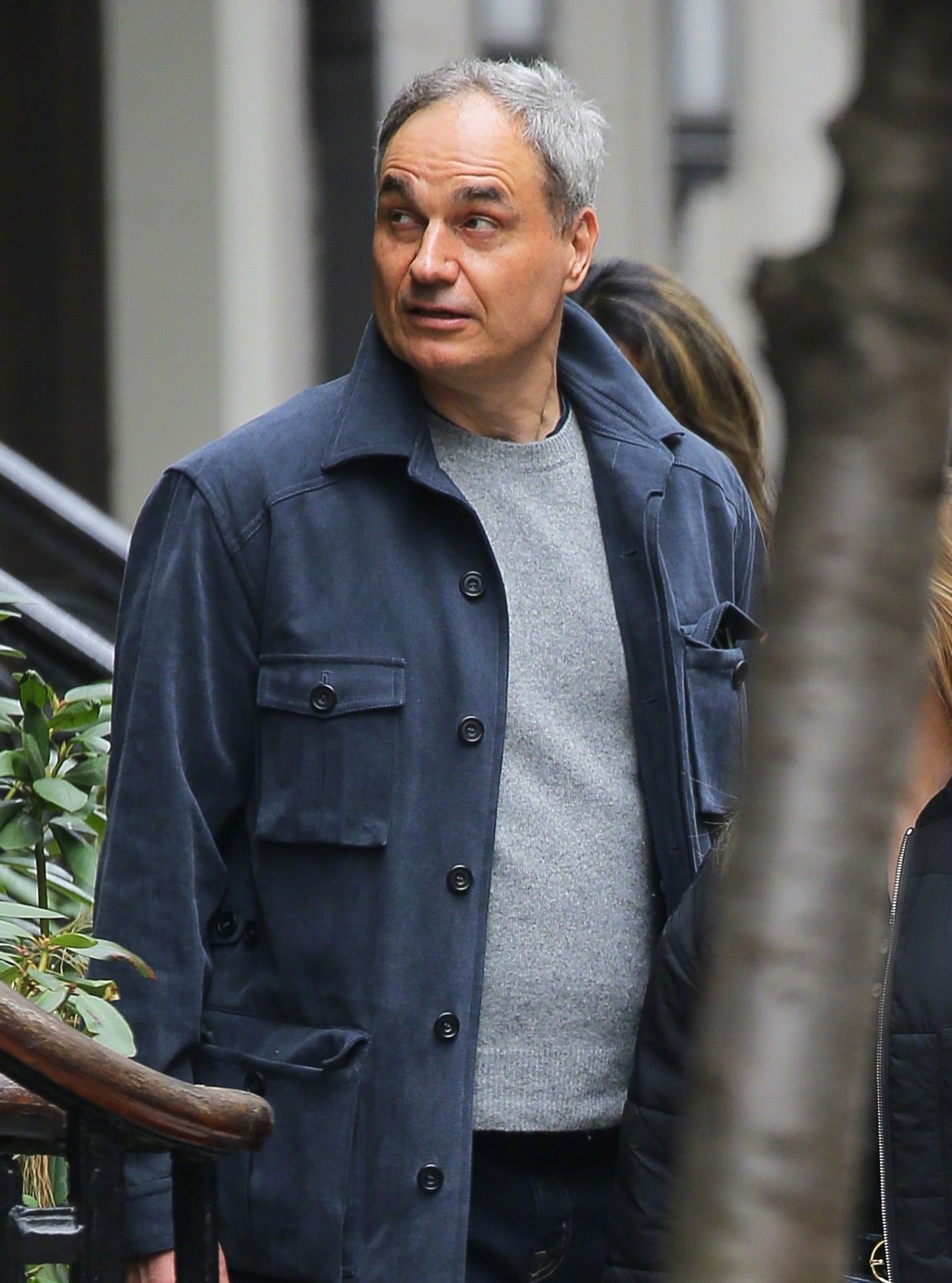 瑞茜·威瑟斯彭与金融家男友奥利弗·哈尔曼现身纽约苏豪区购物被拍。两人于2024年