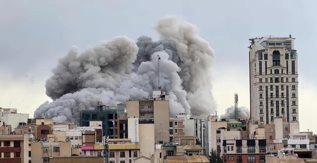 伊朗议长放狠话：敢动我基建，我就炸你老巢！伊朗议会议长加利巴夫今天在国家电视台撂