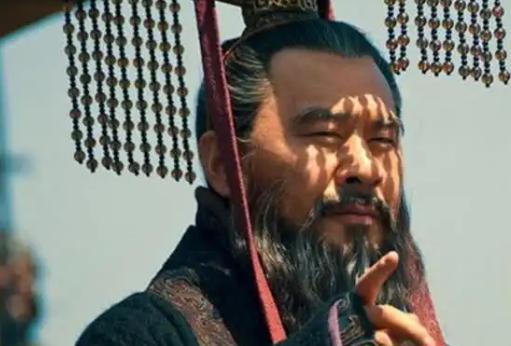 曹操收留吕布和不收吕布各有哪些利弊？
 
曹操在白门楼下凝视吕布时，眼前闪过的不