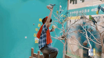 许珑瀚贴脸开大叫牛在在本名 直播现场突然被喊本名，牛在在先是瞪大眼睛，随后笑着摇