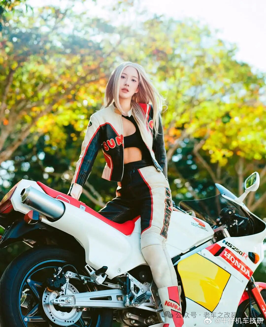 在这个浮夸的视频年代，有车有女的认真图片影集已经所剩无几。机车