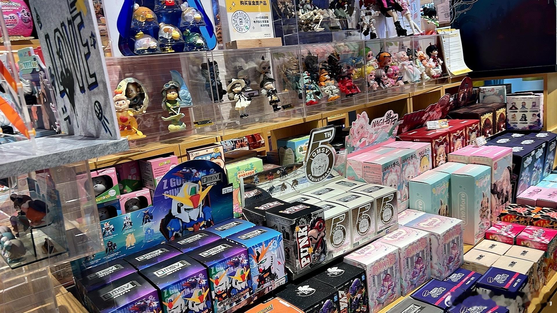 一走进杂货店，米米就像老鼠掉进了米缸[笑cry][笑cry]在里面逛呀逛呀逛，买