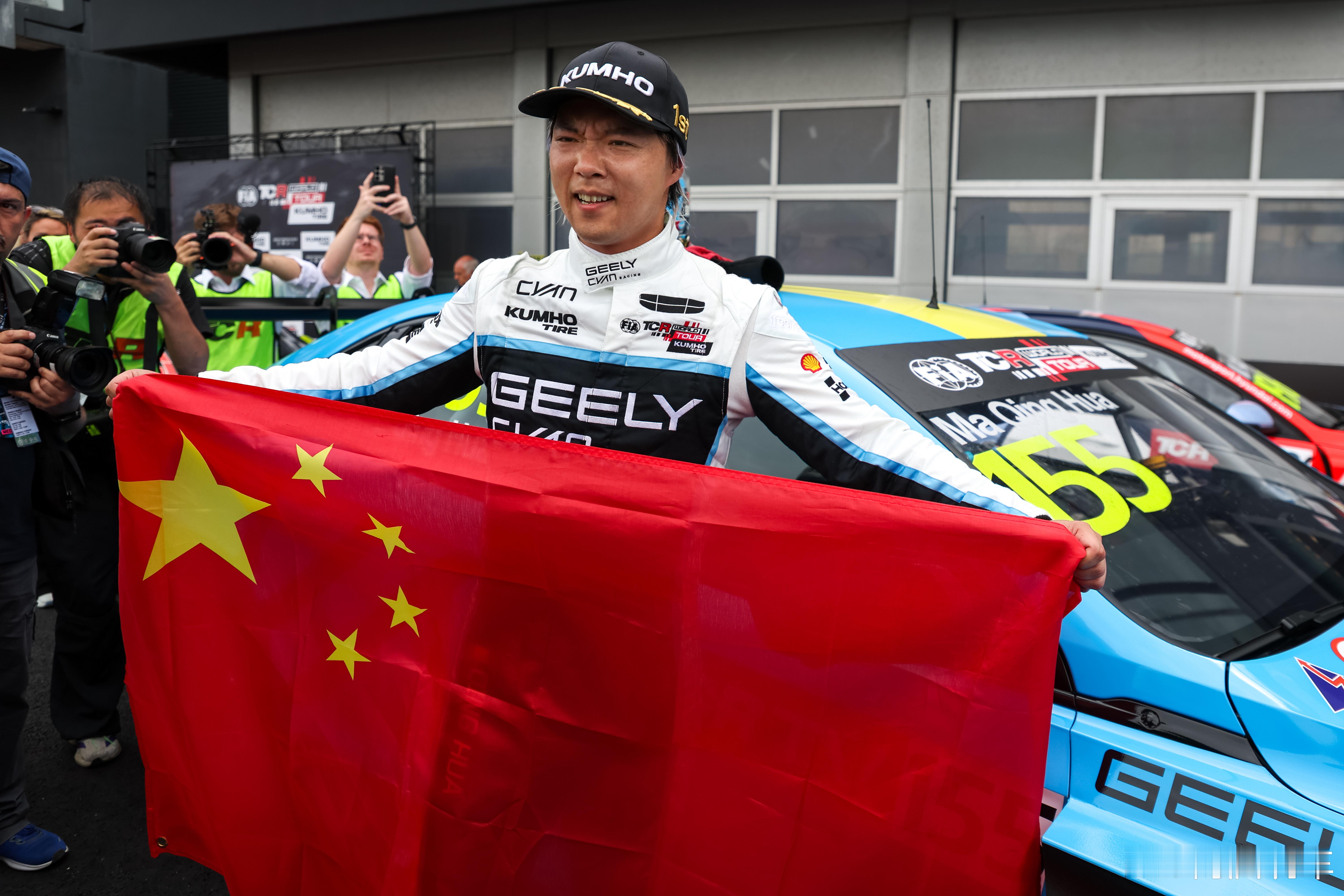 中国车手开着中国车，在世界赛场上又拿冠军了。5月10号，吉利星瑞TCR首次出战F