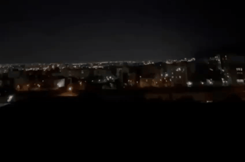 🚨🇺🇲🇮🇷德黑兰周边空袭活动频繁

美国官员已证实对格什姆岛和阿巴斯港