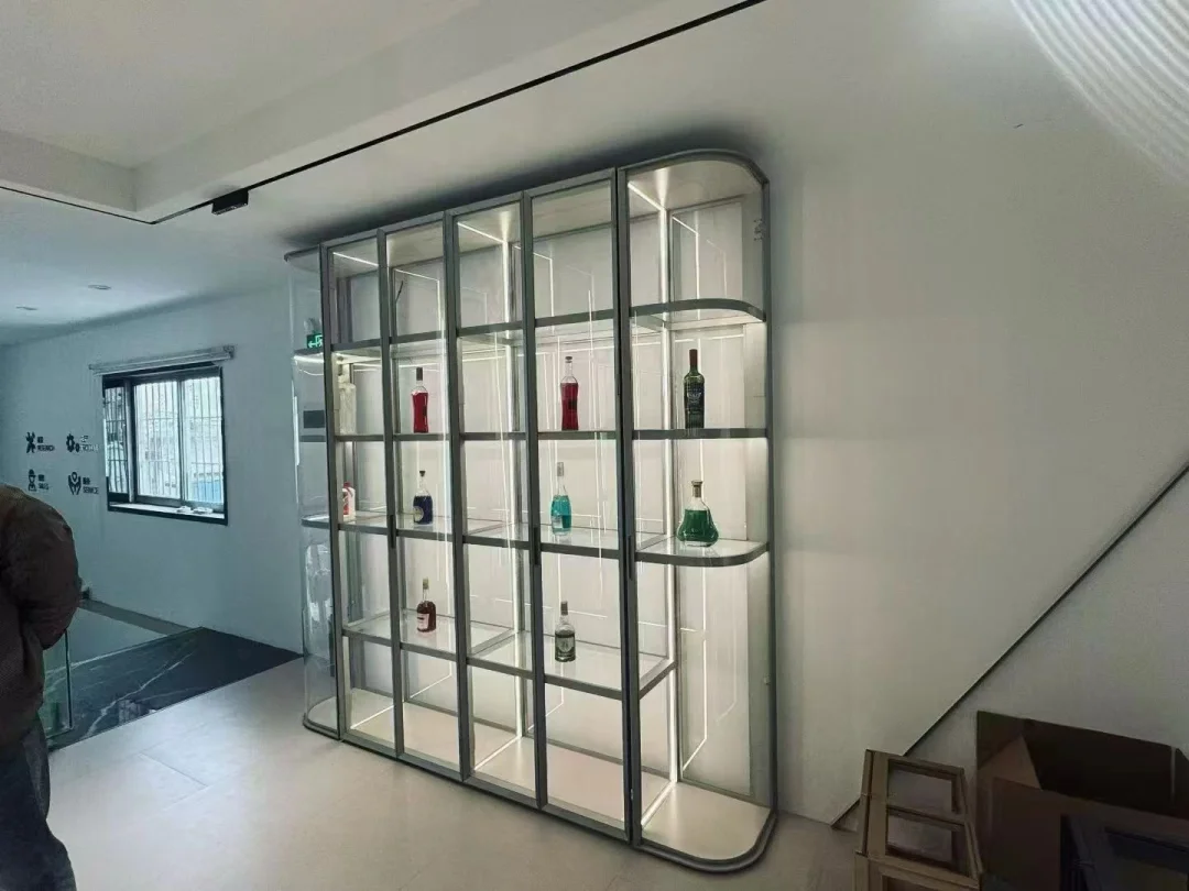 圆弧玻璃柜落地效果来了