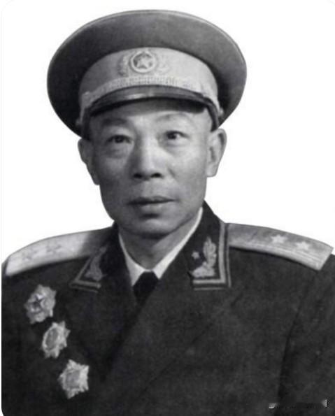 他参加秋收起义后，成为毛泽东主席的首位警卫员。45岁任解放军第46军军长，49岁