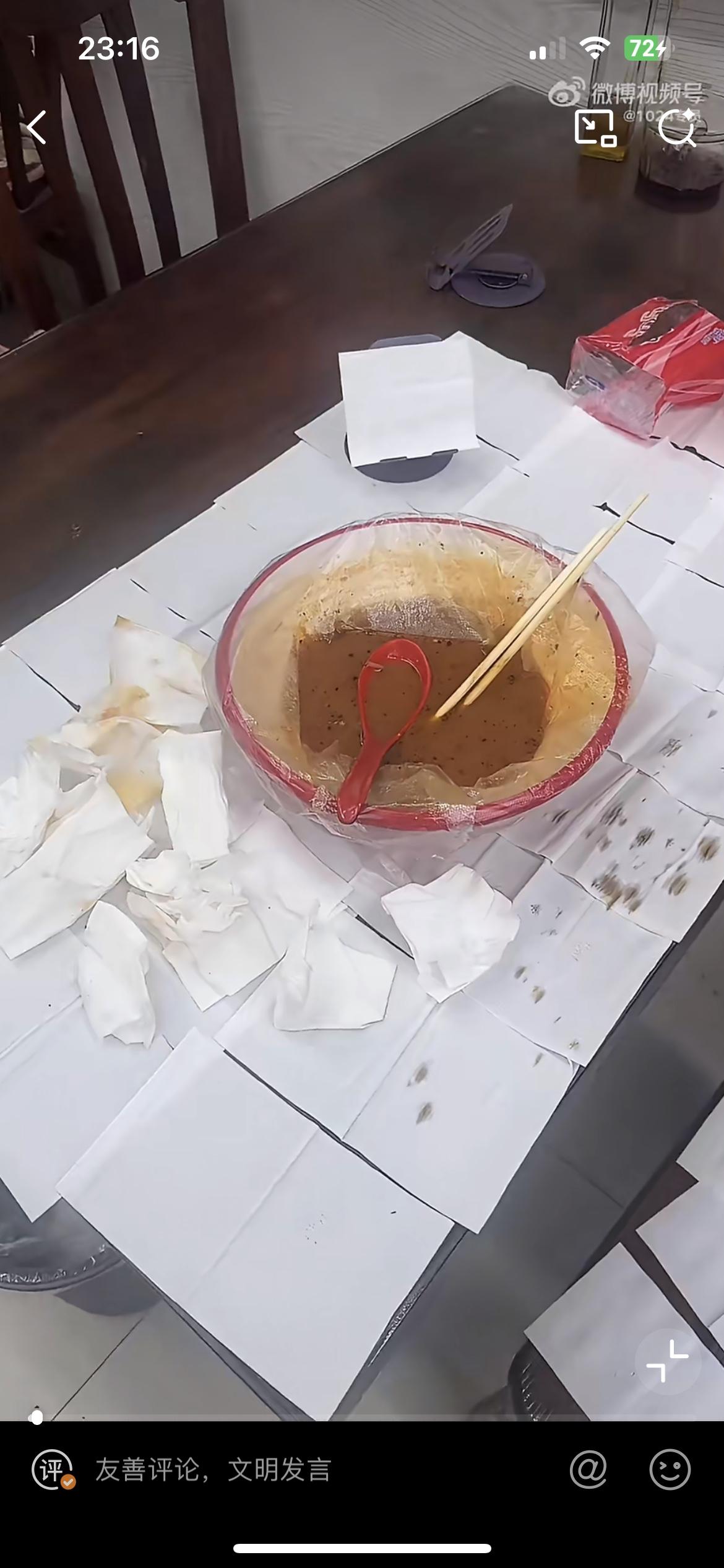 面馆老板吐槽顾客吃了一碗面用掉了两包纸巾，遇到了一个重度洁癖患者来吃碗面，单独交