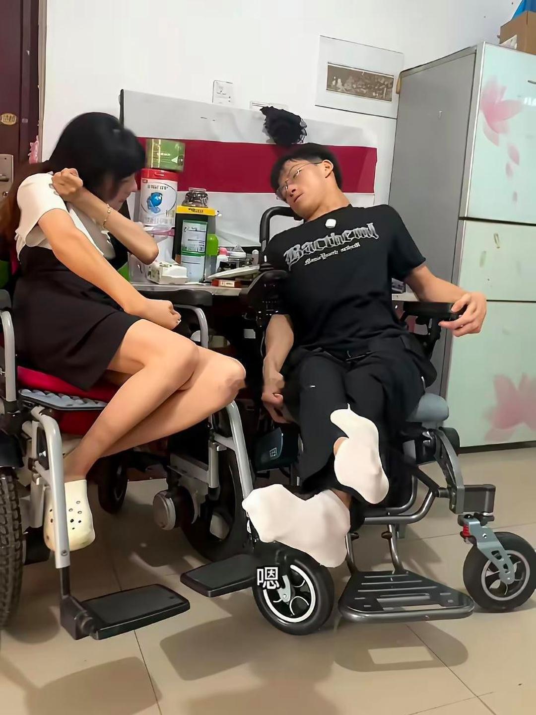  说真的，这恋爱是非谈不可吗？没想到俩人居然都已经有孩子了😅