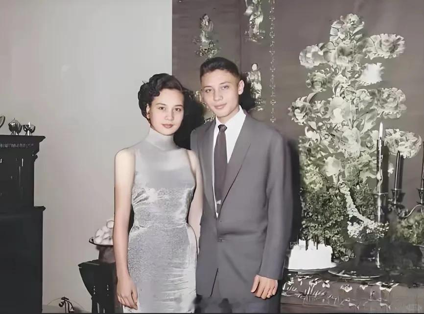 蒋孝章有多美？1967年在爷爷寿宴上留影，那年她29岁气质非凡 