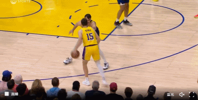 NBA赛场镜头：里夫斯这个球确实难，但是真的帅！
  小里还是有个人能力的，连续