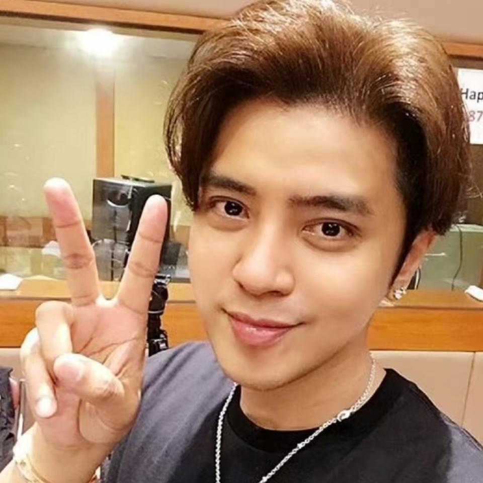 罗志祥被造谣猝死
真不怪大家无脑跟风
要怪就怪他自己，谁让他才40多岁，就长了那