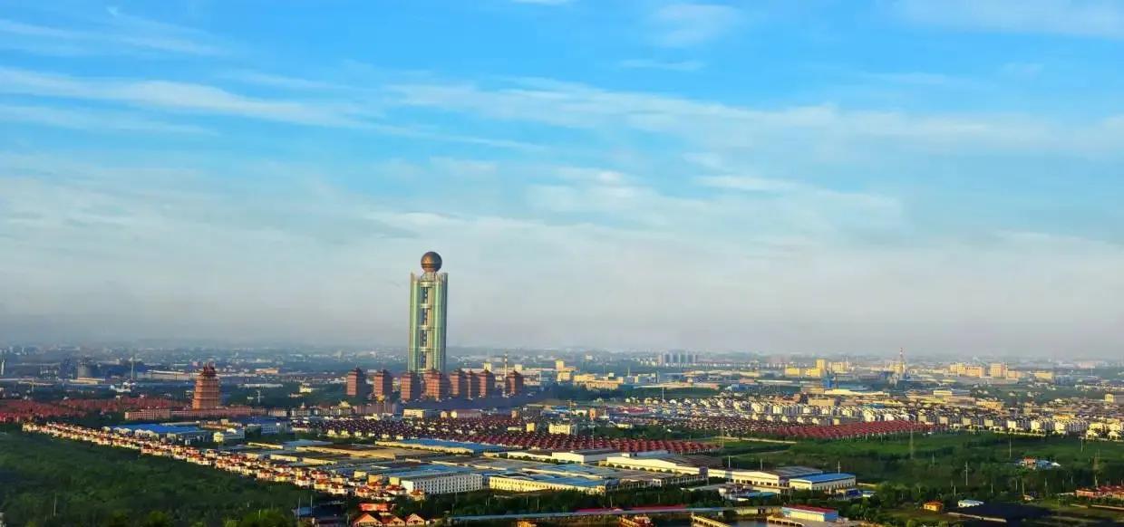 王伟成：建设者与慈父

王伟成，一位与江阴市民血肉相连的领导者。他并非仅仅是一位