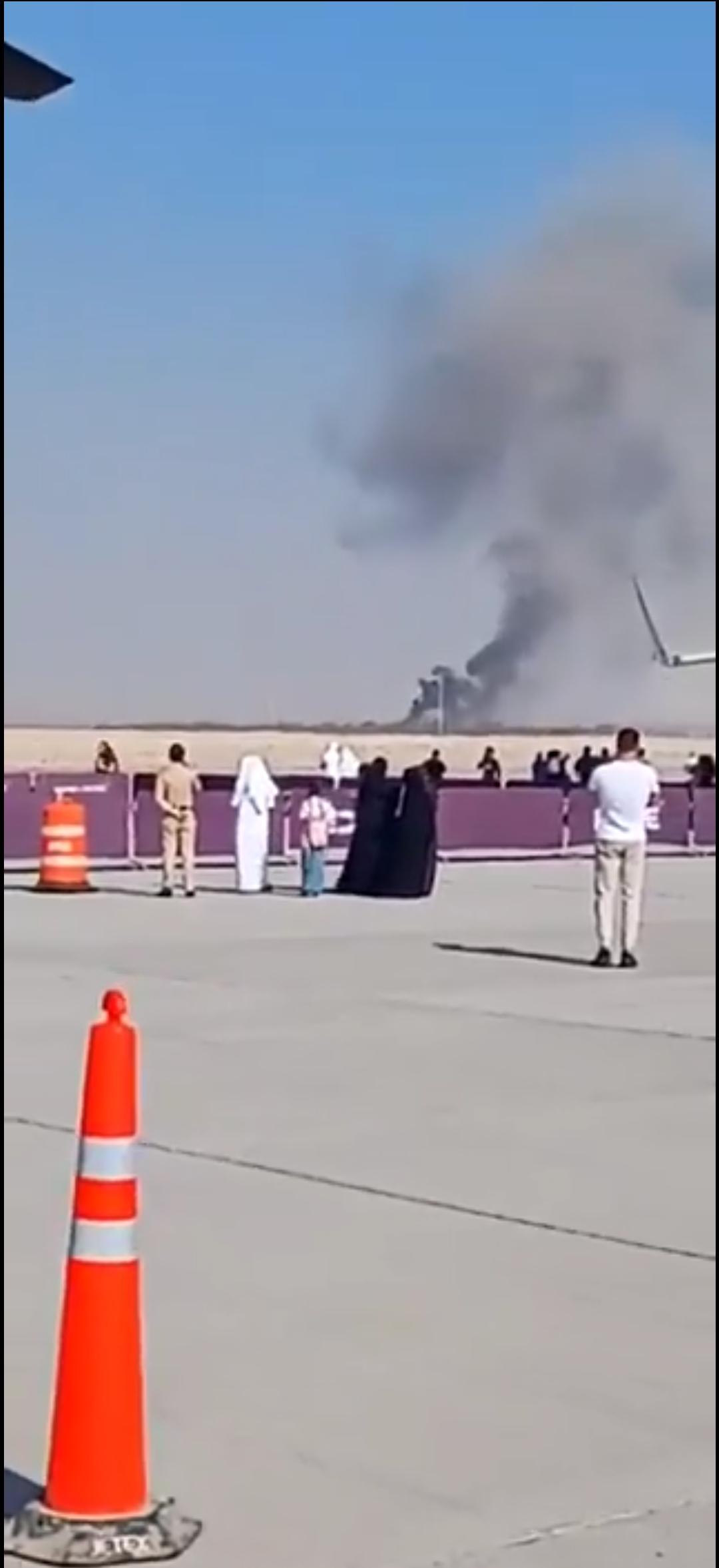 今日迪拜航展上，印度空军“光辉”（Tejas）战斗机坠毁并导致飞行员不幸遇难！