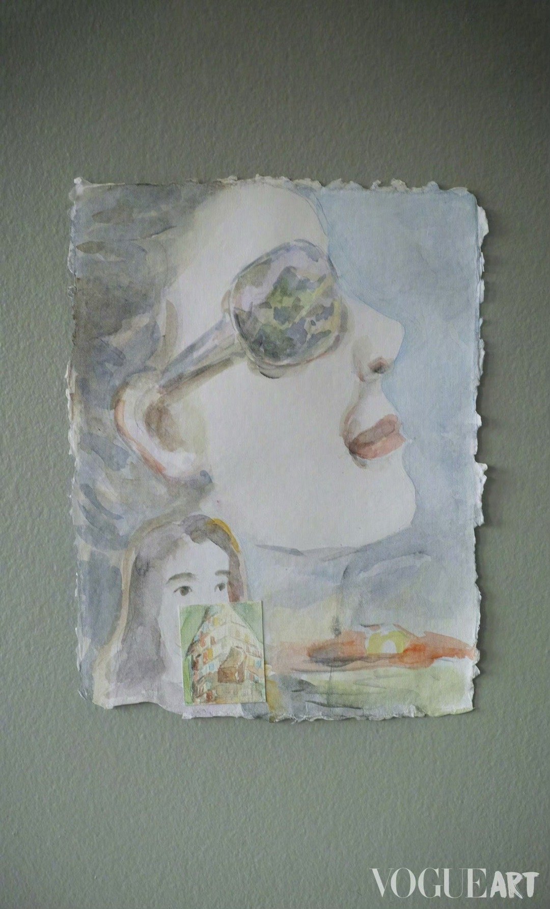 沉淀时光里的底气，化作镜头前的从容，与VOGUE的跨界携手，让优雅与专业碰撞出别