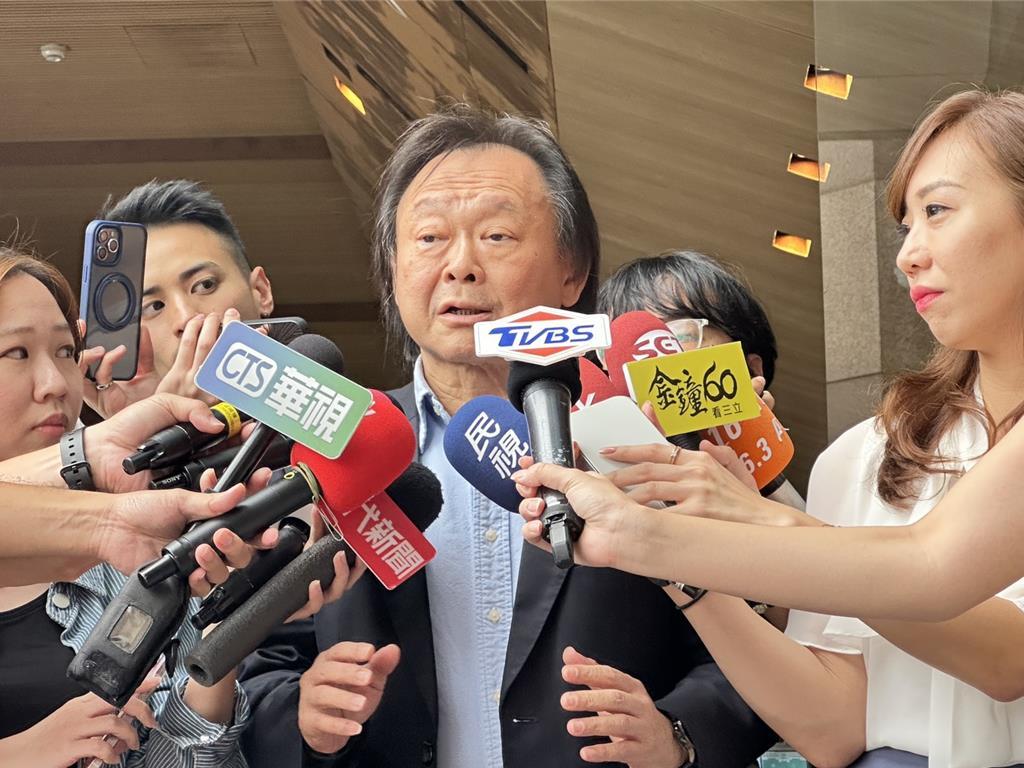 王世坚感谢高嘉瑜。对于民进党台北市长参选人选一事，前立委高嘉瑜公开点名，希望立委