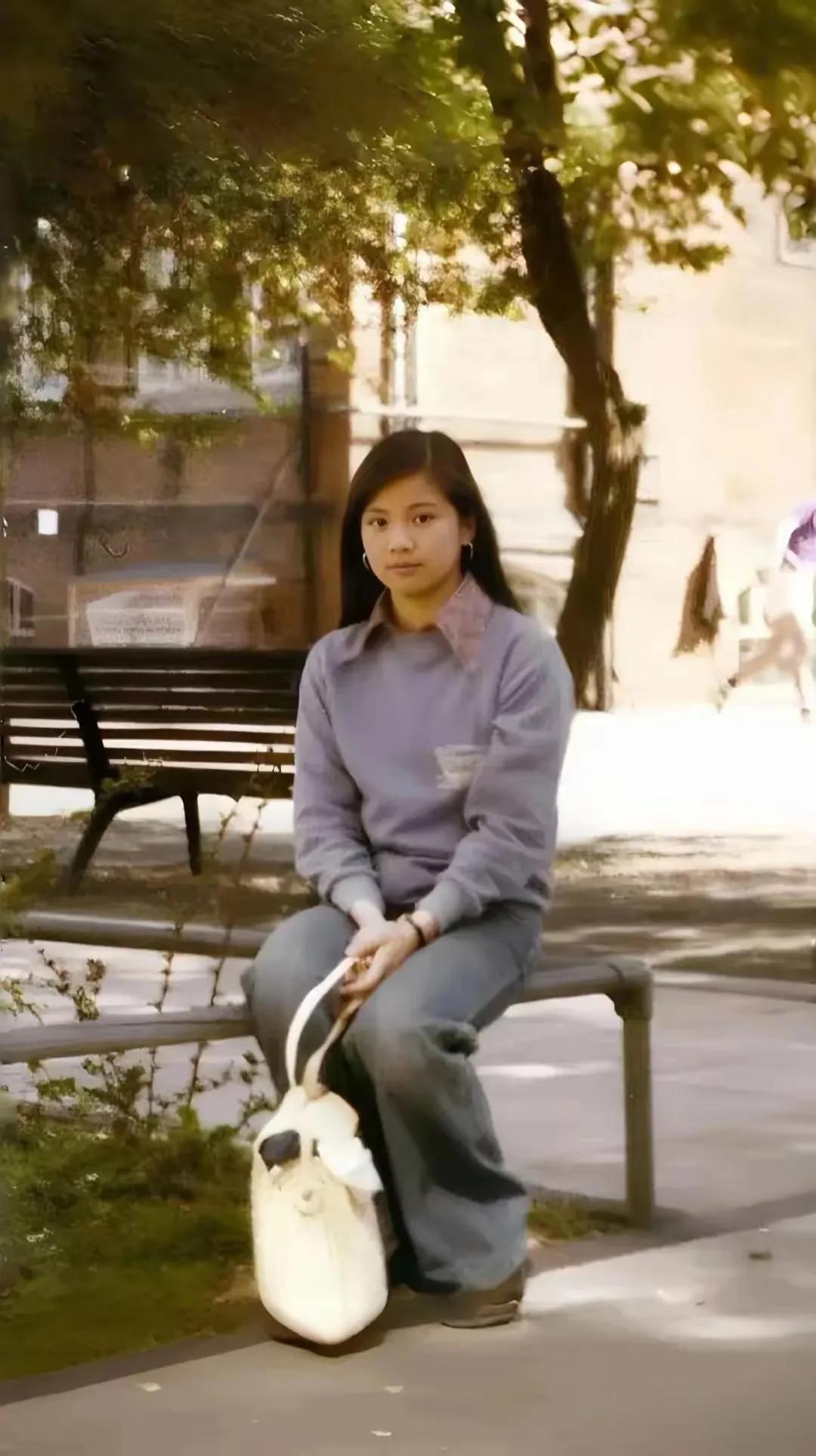 翁美玲最漂亮的一张照片，青春、知性、优雅，这是我看到最漂亮的她。