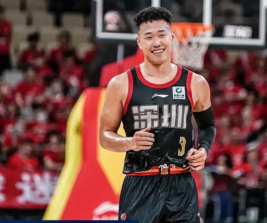 截止目前！！深圳核心后卫贺希宁的表现！！
 
场均：上场34.3分钟（联盟第3）