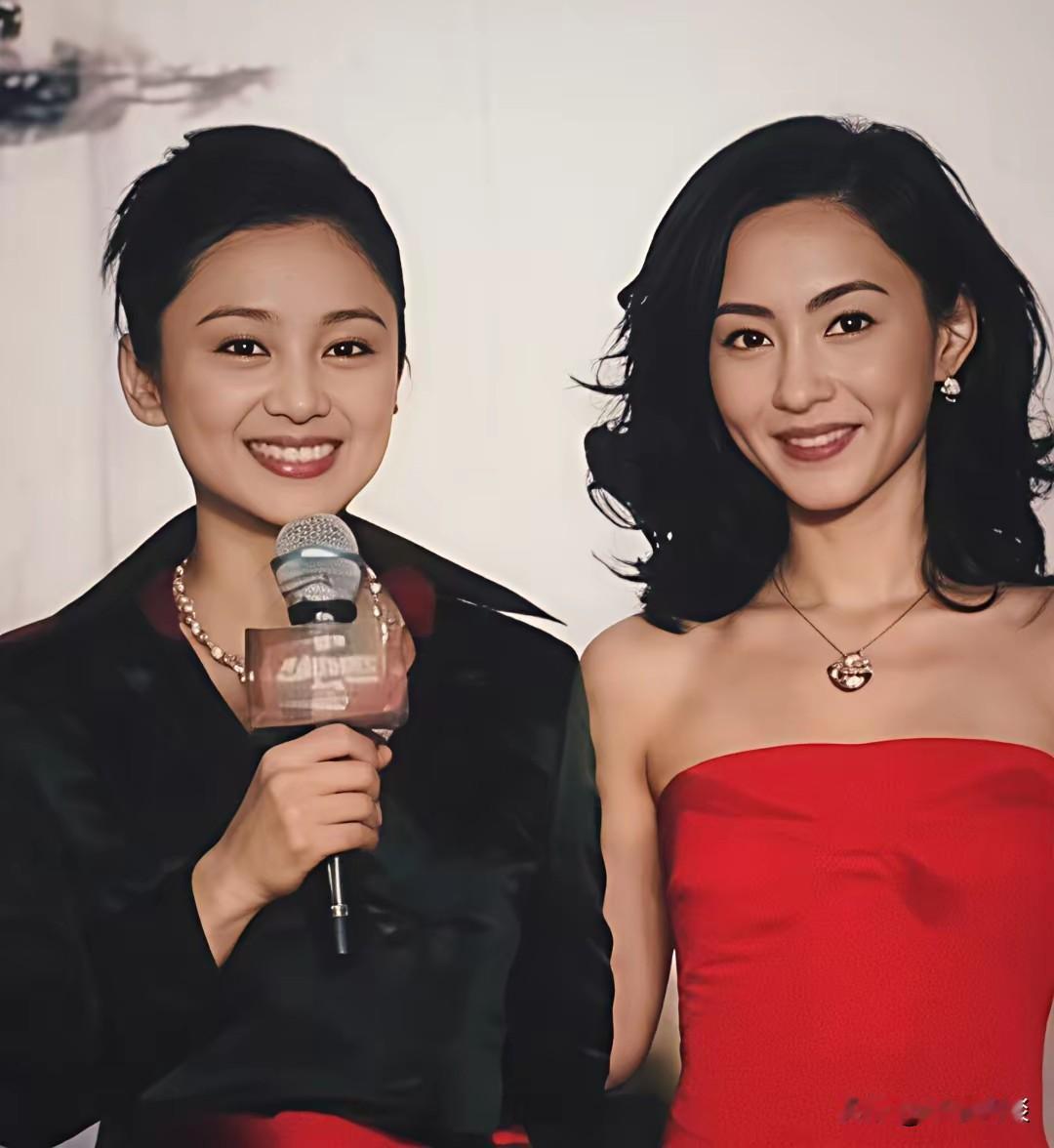 这两位女演员常年被网友称作圈内顶级美人，各有独特韵味，不知道大家是否也觉得她们是