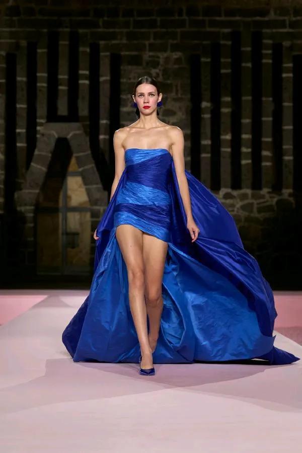 Carolina Herrera 的2025度假秀给墨西哥城的阿纳卡华利博物馆带
