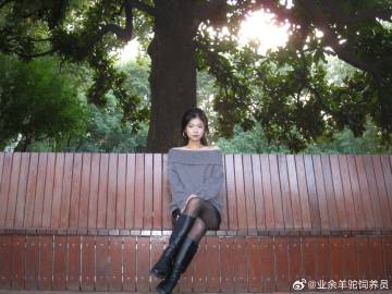 一想到初中的时候被班里的男同学说腿这么粗穿什么黑丝我就想拿个炮把你们都...