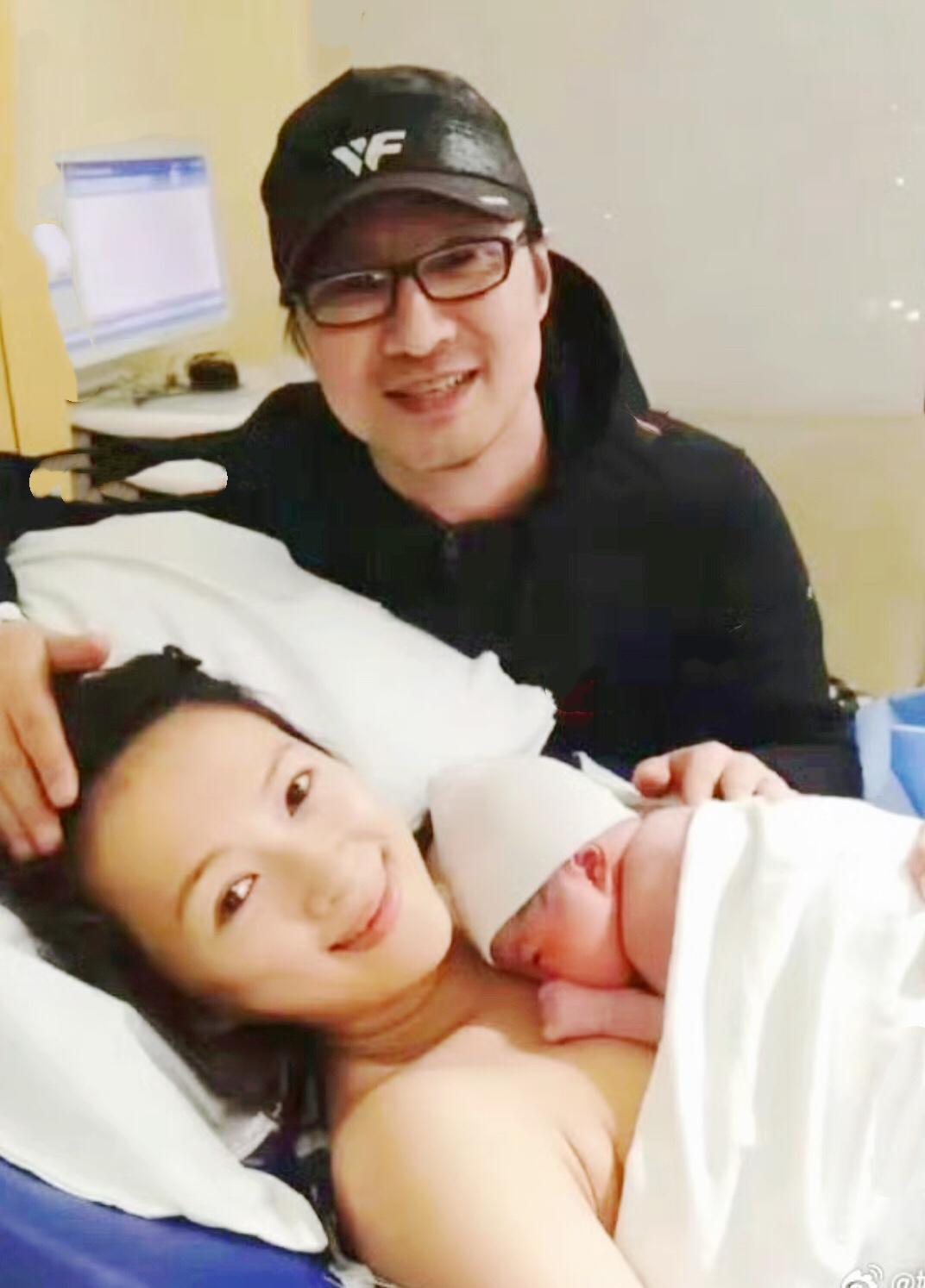 这下总算搞清楚了，明星扎堆去香港生子，原来是有这些原因明星生子计划 明星高龄孕产