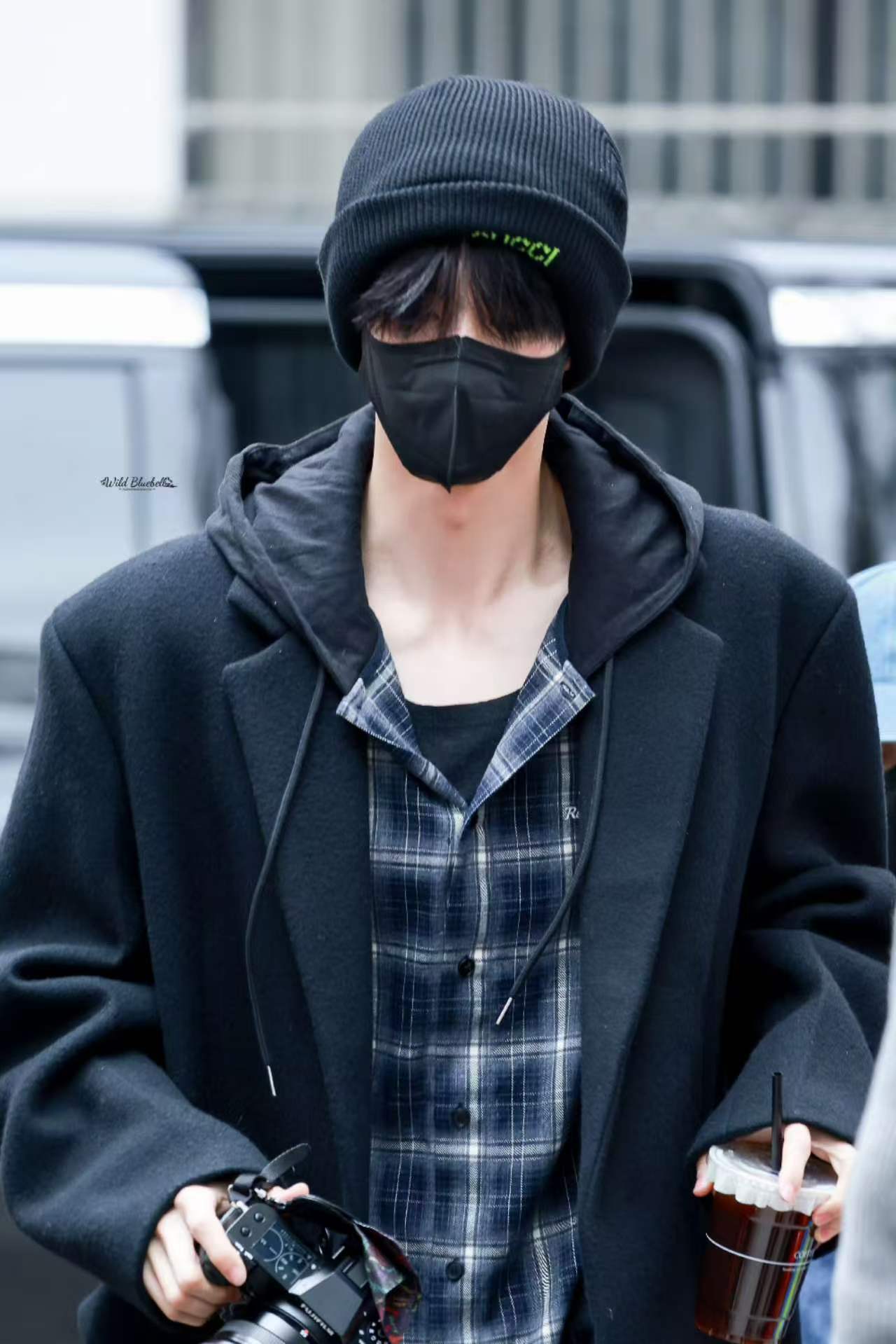 张凌赫大衣冷帽look张凌赫元宵节上班穿搭张凌赫元宵节上班穿搭，好酷，哇哦绝了 