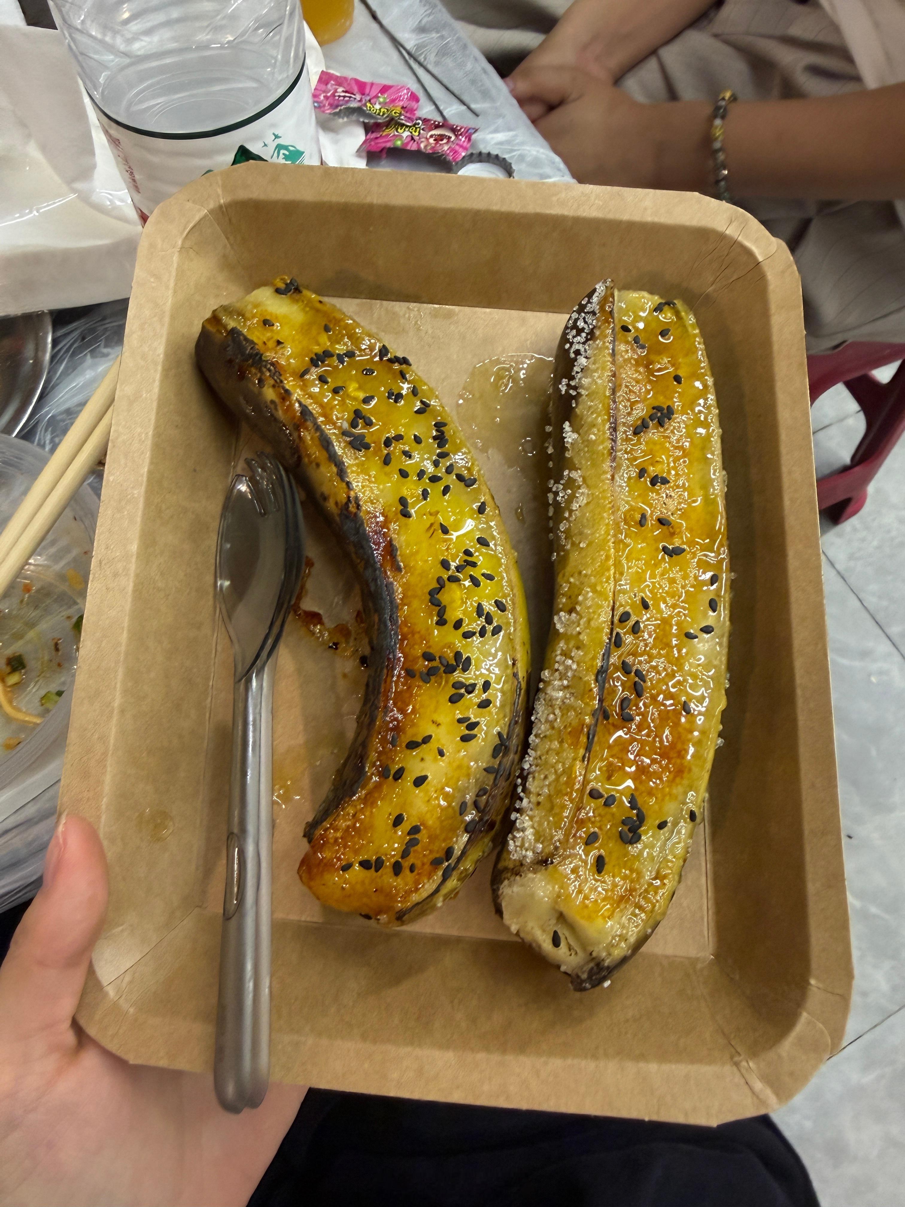 每当体重有所下降的时候就有好心的朋友要请客吃烧烤你们吃过炸香蕉吗？感觉有点接受不
