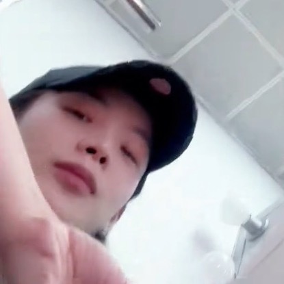 俊俊偷看 