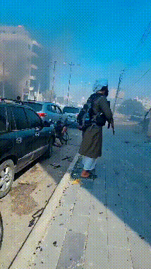守不住了，部落战兵一路烧杀抢掠，苏韦达市区陷入交火，德鲁兹人防线崩溃迹象！
阿拉