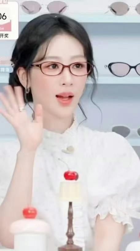 杨紫直播大眼萌妹小猴紫 