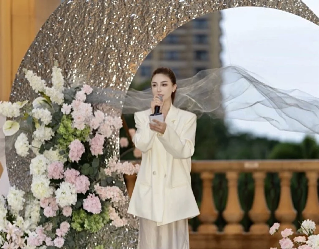 左划看自拍和他拍差距有多大