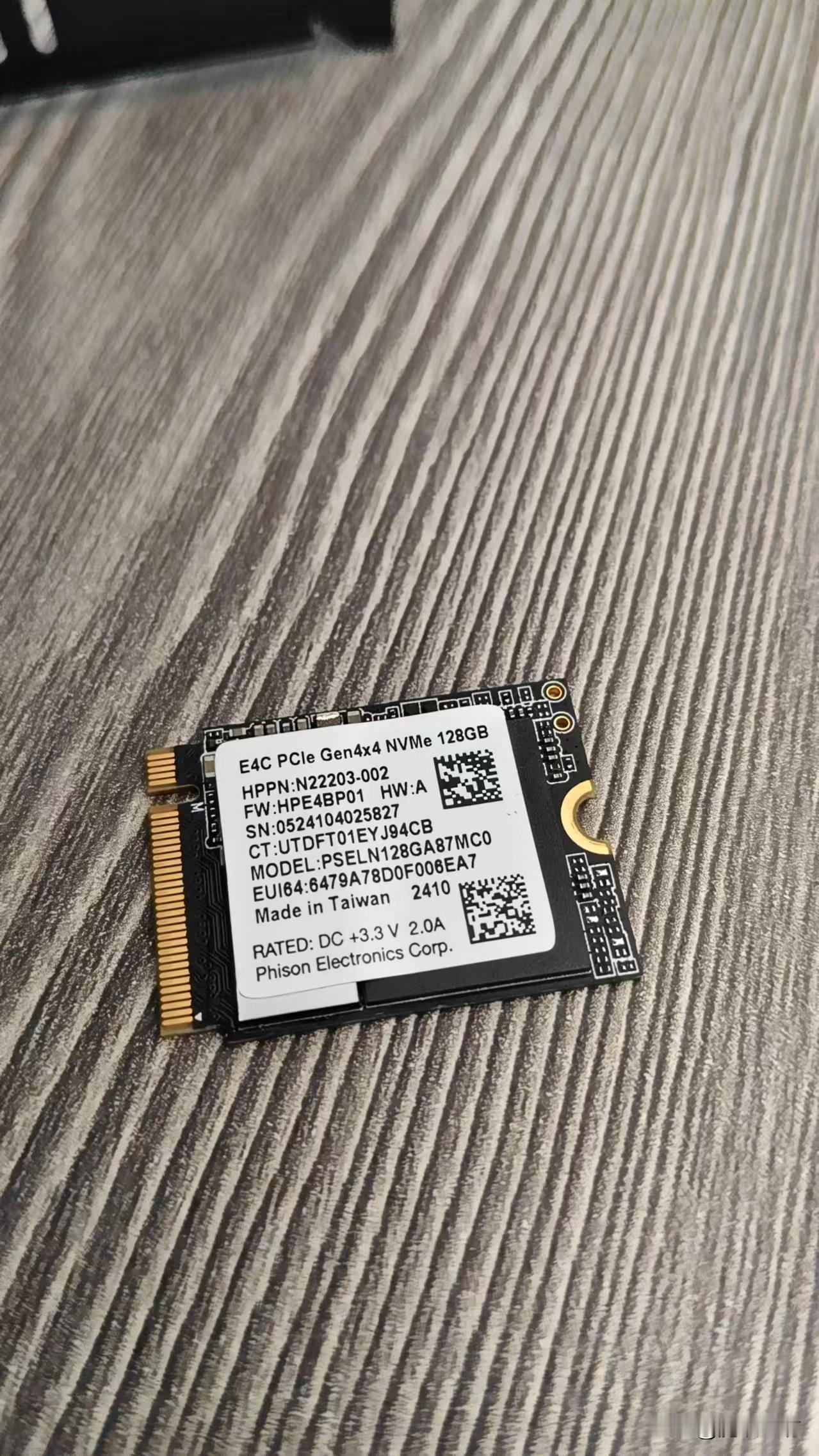 35元包邮全新128G NVME M.2 固态硬盘给大家推荐！：
1，一看就知道