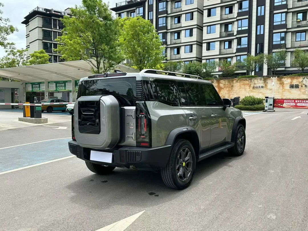 十几万能拿下的方盒子SUV，捷途旅行者确实把氛围感做足了。造型很吸睛，离地间隙够