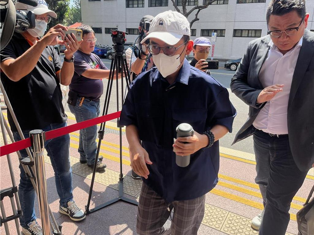 黄子佼和21名受害者和解黄子佼案和解金20万台币 26日，据台媒，黄子佼涉嫌持有