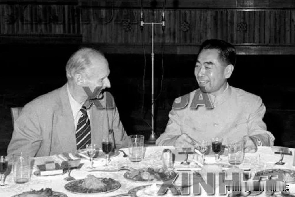 【周总理历史上的今天——5月26日】
1960年5月26日晚，周恩来总理在北京人