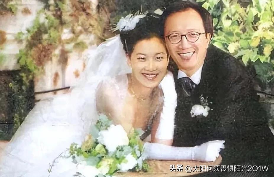 爆伏明霞离婚真相来了，百亿丈夫只用6个字回，近日传出“财神爷”梁锦松跟“跳水皇后
