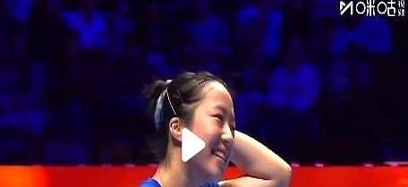 澳门世界杯，陈幸同站在了申裕斌的对面。
第一局，8-11，丢了。第二局，11-9