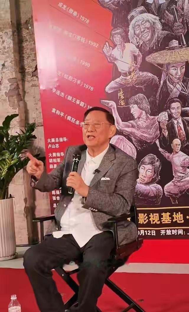 知名制作人吴思远爆料，成龙年轻时被某知名女星嘲讽：“你这样的也配和我搭戏”，成龙
