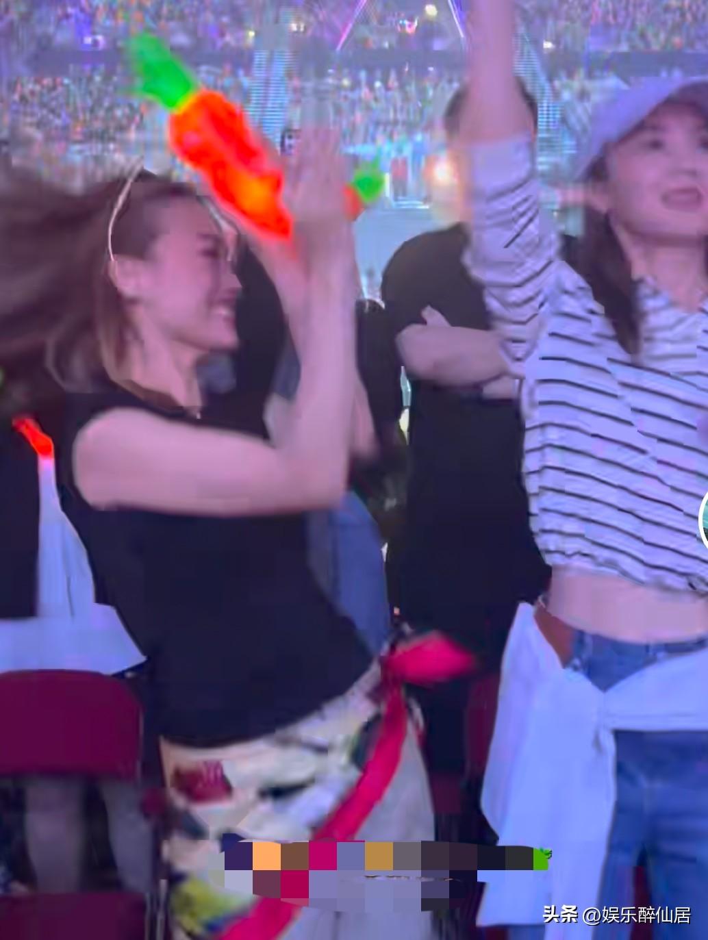 我发现一个事，在娱乐圈不一定要长得多出众，只要你敢豁的出去，一切都不是事，你看容