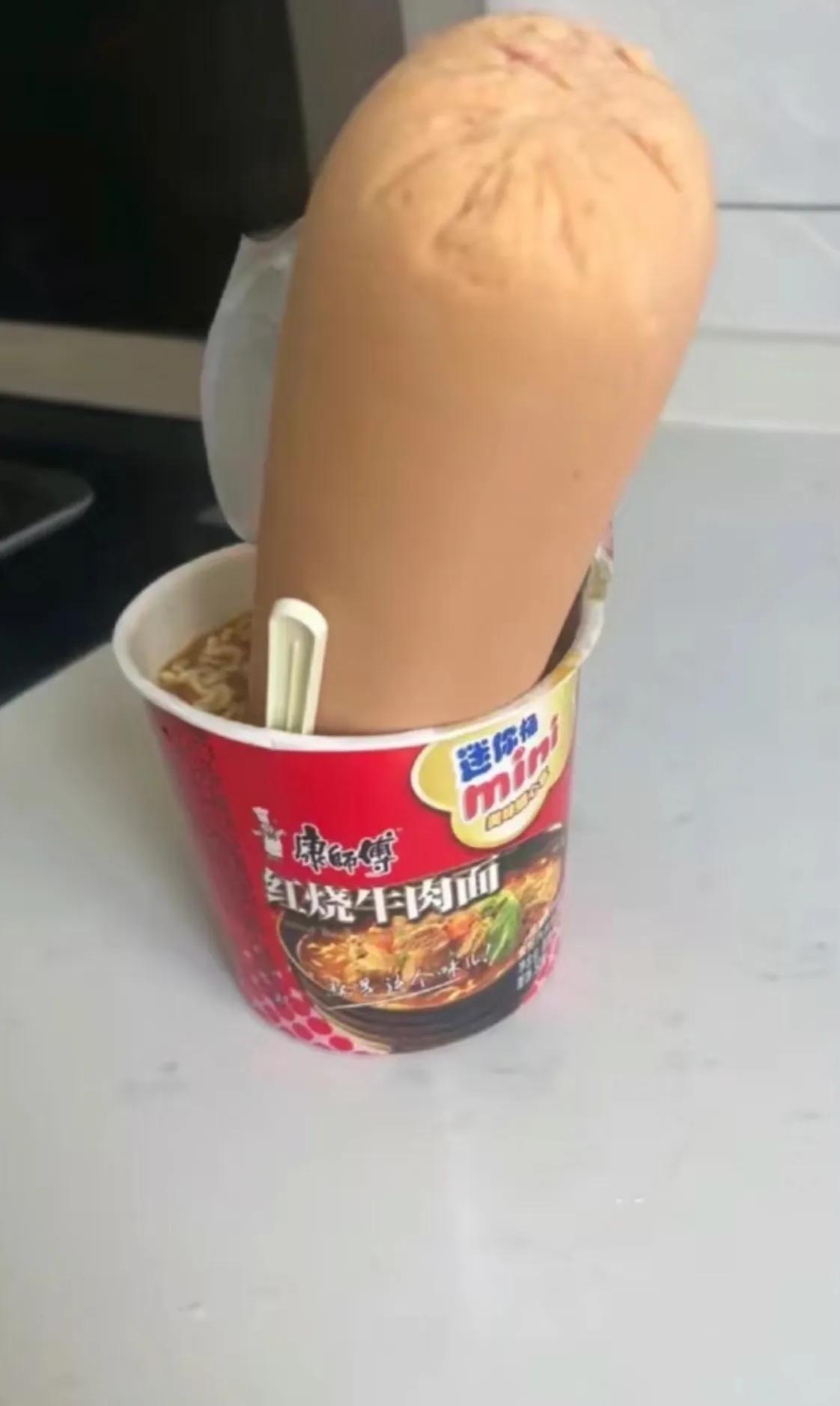 哈尔滨的天，已经不能用凉来解释了，微微细雨，飘落在身上，细想想，每一处肌肤都会是